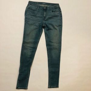 Levi’s low rise skinny leg jeans